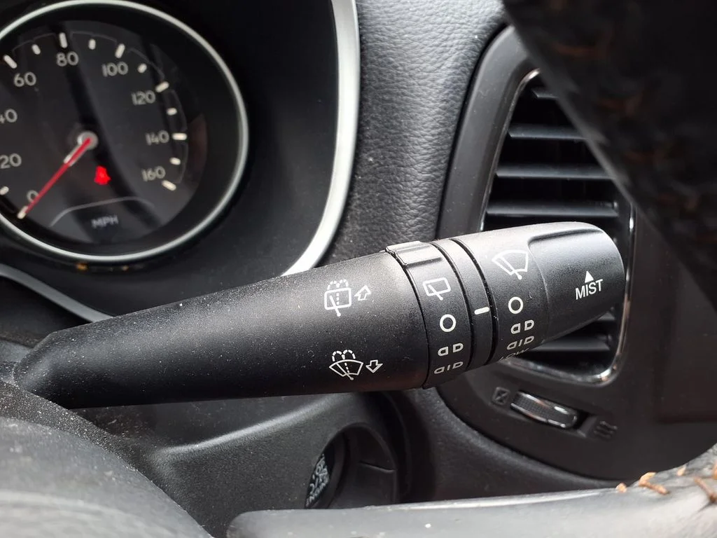 Used 2018 Blue Jeep Limited image 18