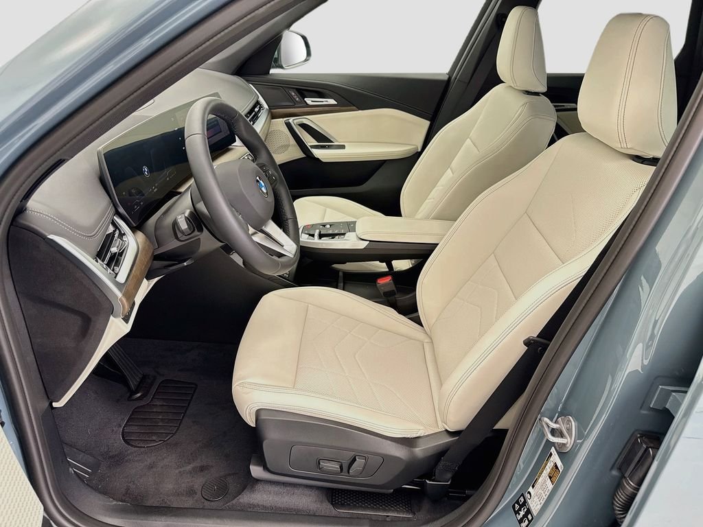 New 2026 Green Metallic BMW xDrive28i image 18