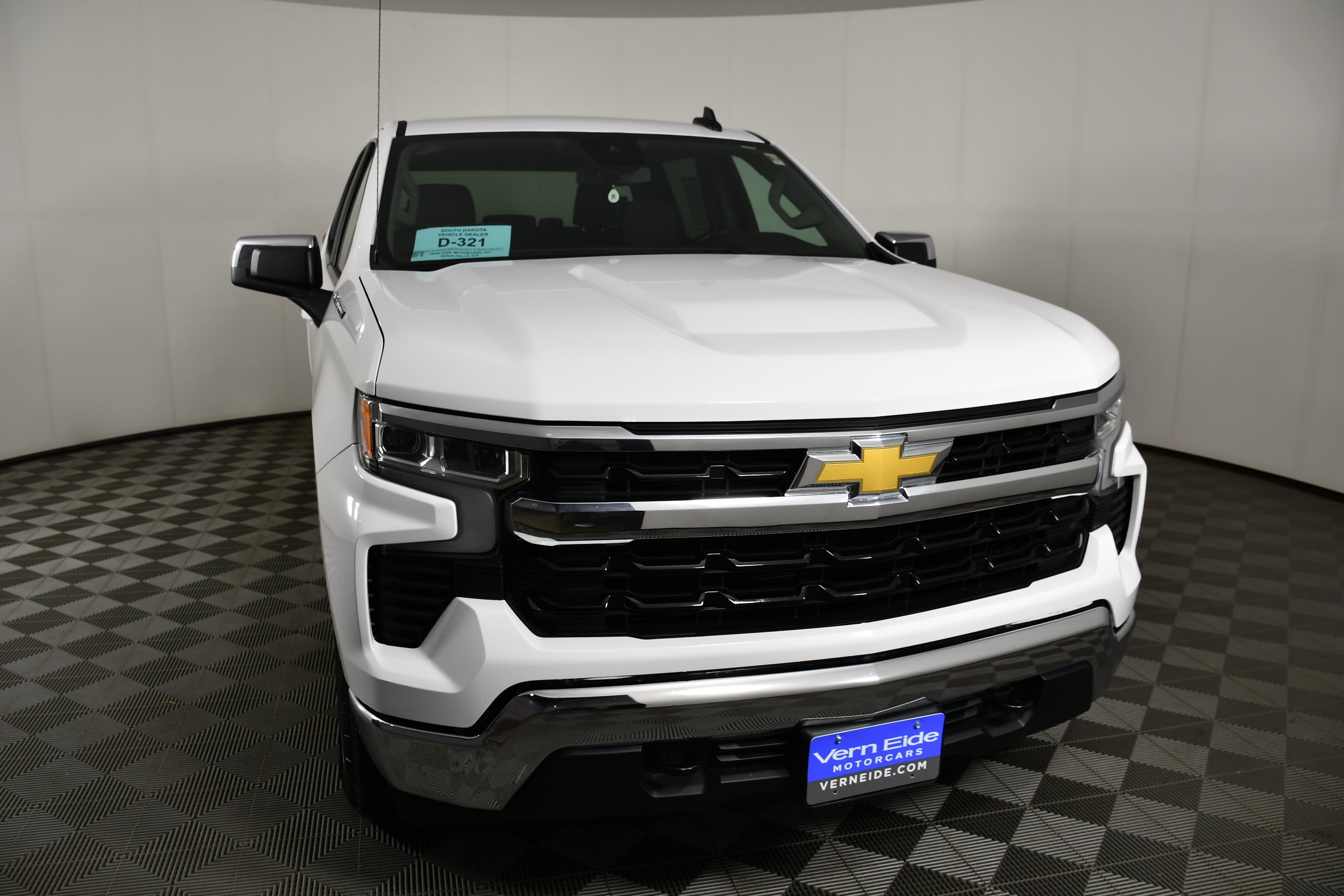 Used 2026 Summit White Chevrolet LT image 3