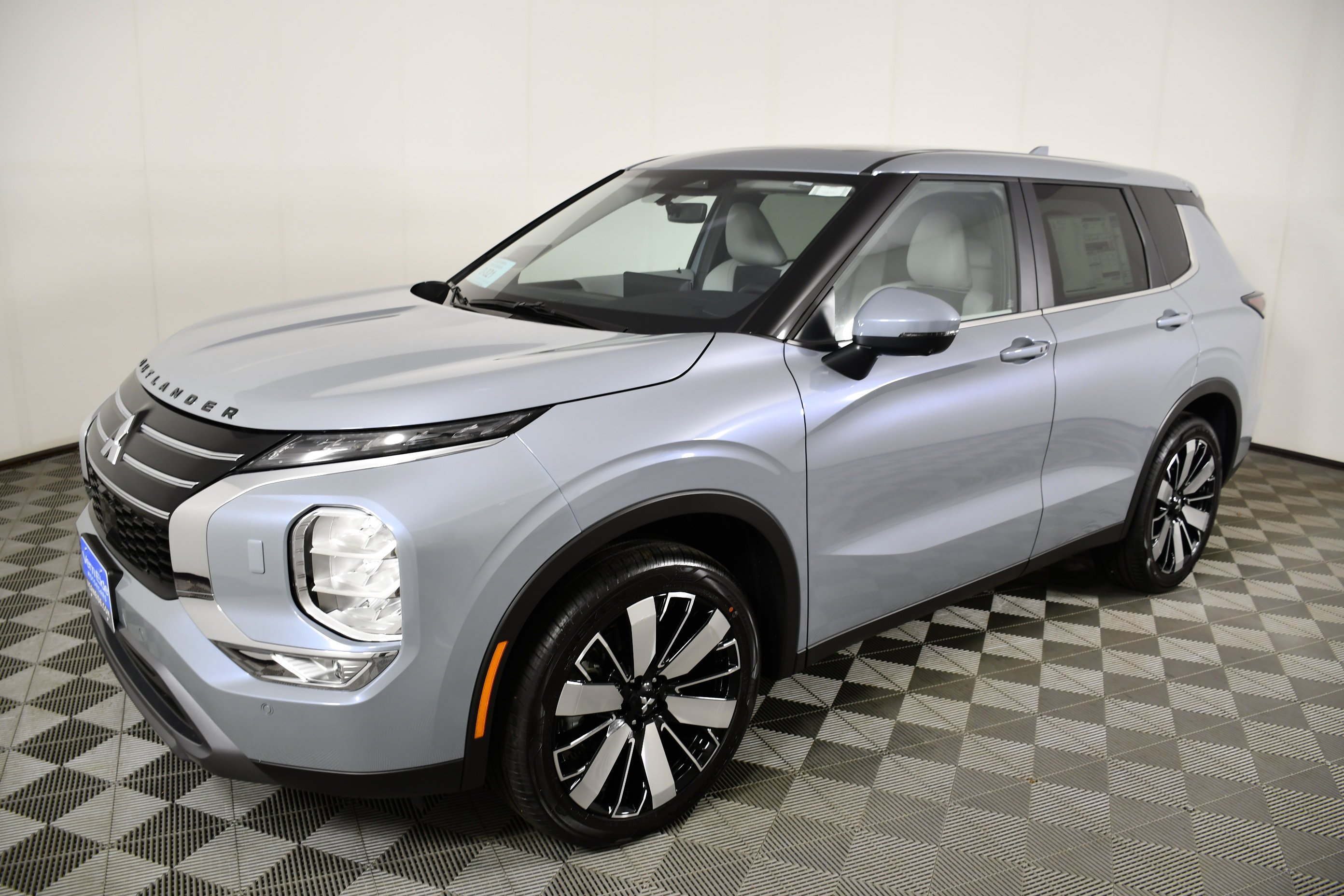 New 2026 Moonstone Gray Metallic Mitsubishi SE image 10