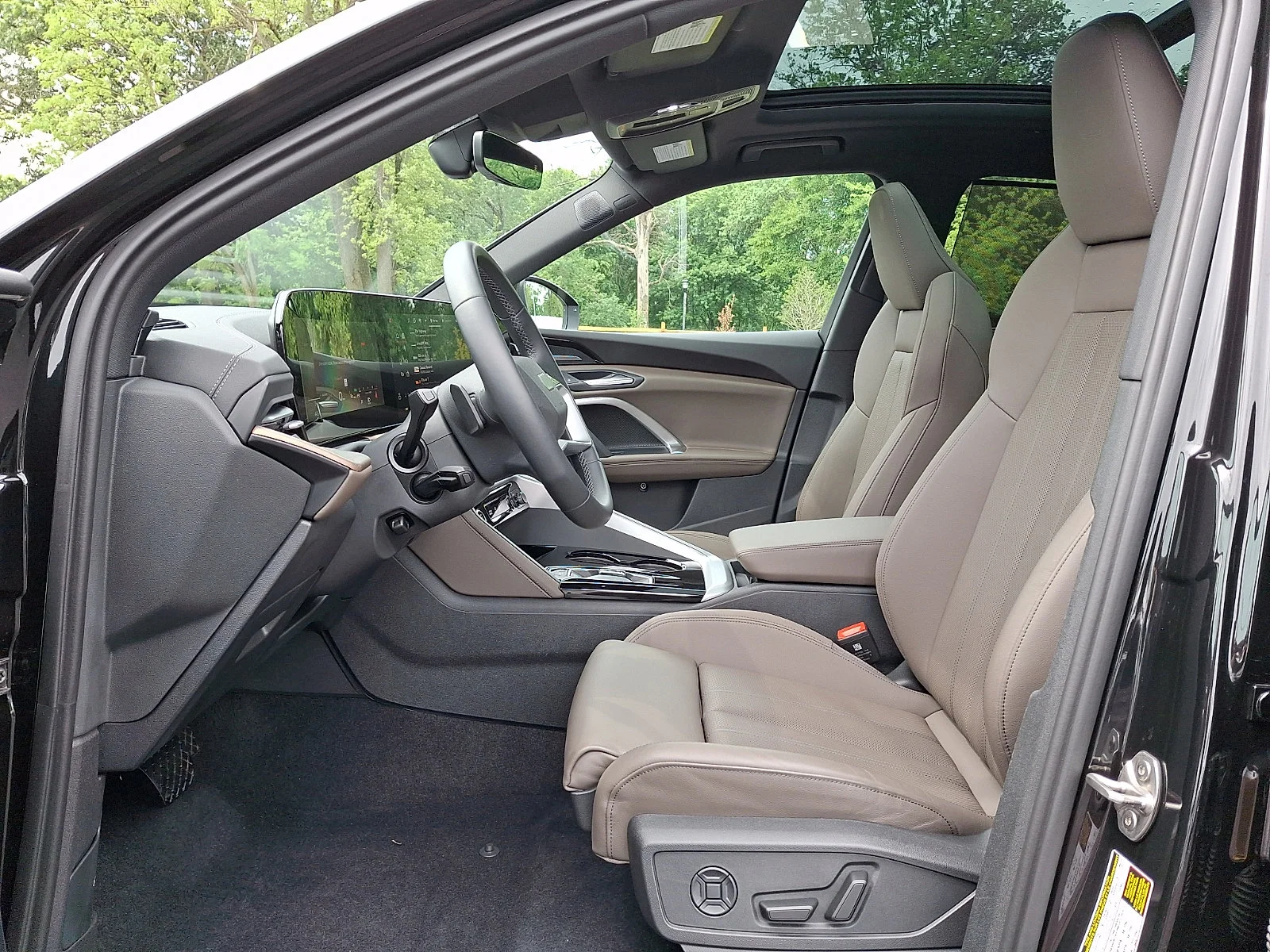 Used 2025 Mythos Black Metallic   0E0e Audi Premium Plus image 13