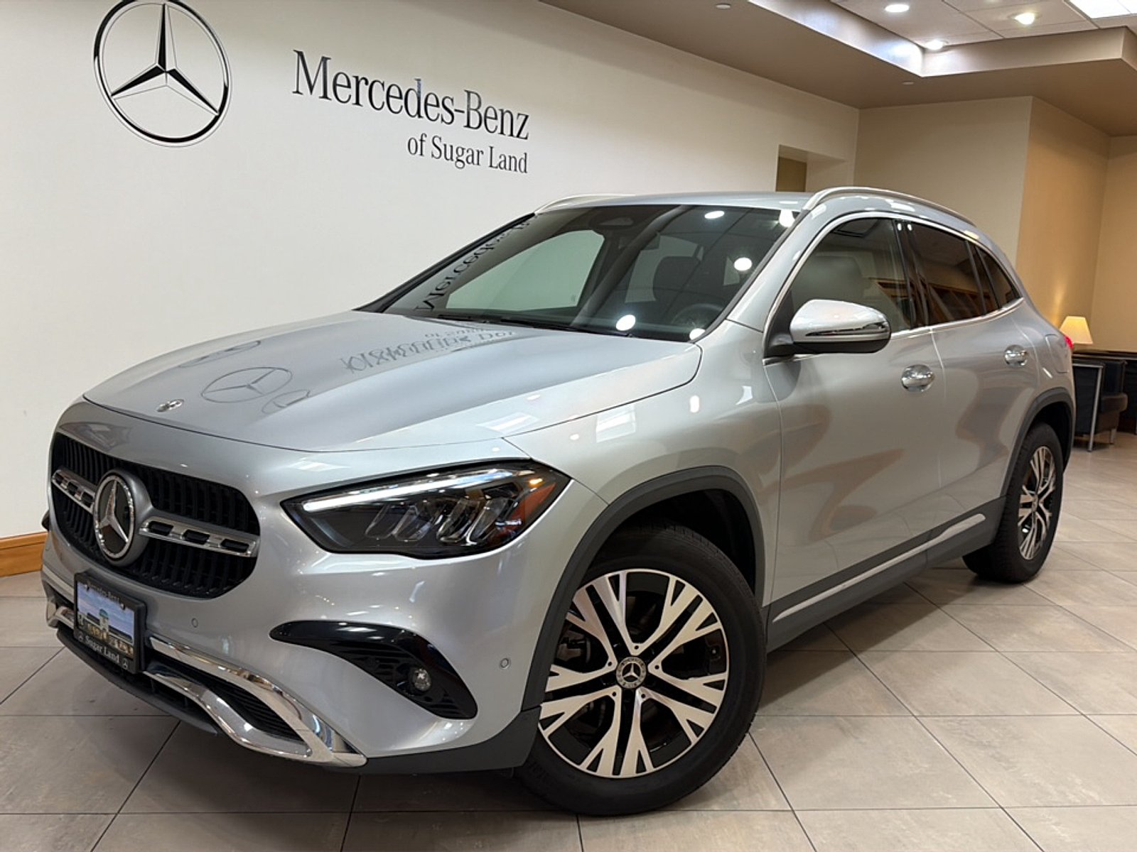 Used 2025 Cirrus Silver Metallic Mercedes-Benz 4MATIC® image 1