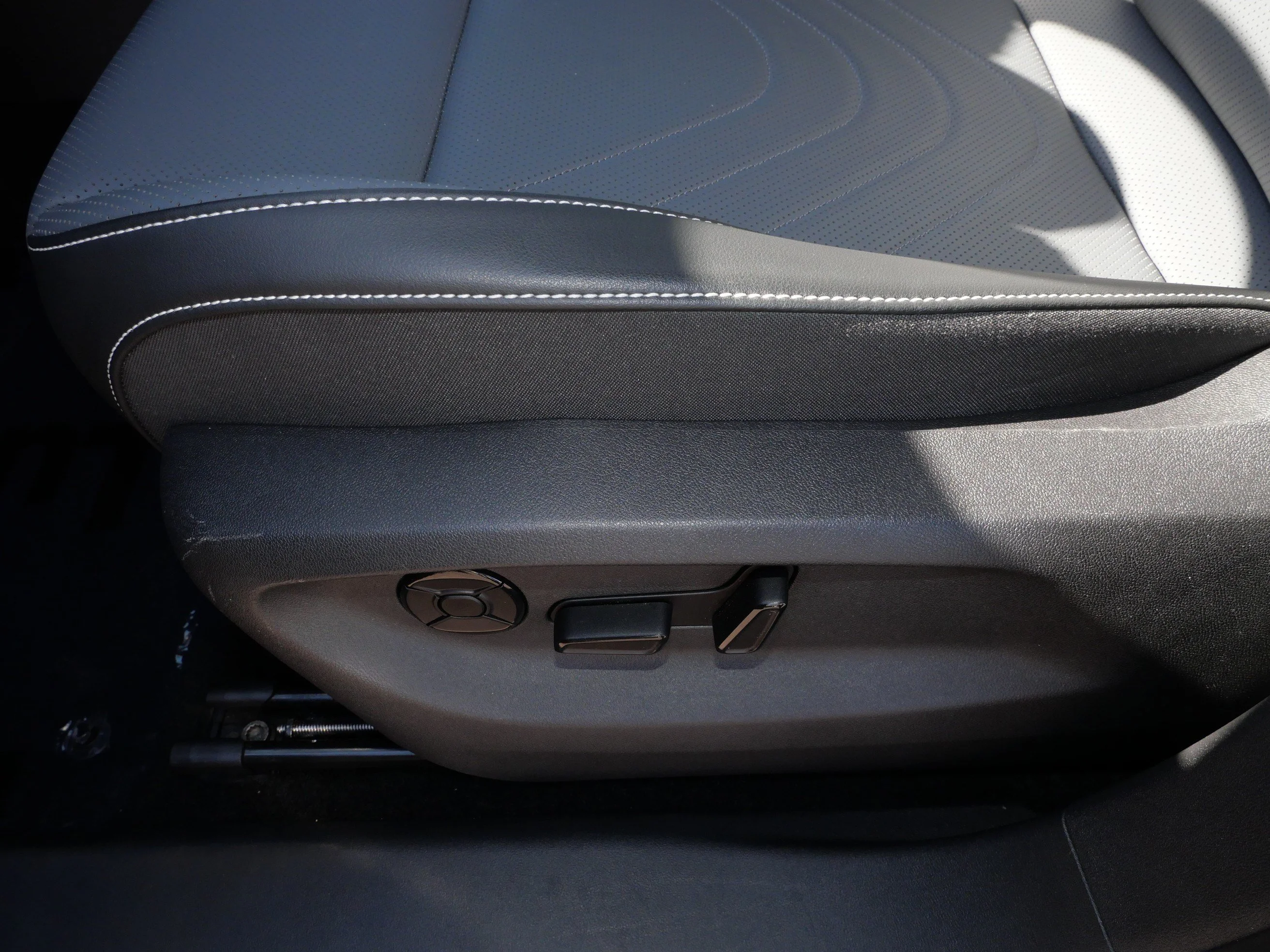 Certified Used 2025 Deep Black Pearl Volkswagen SE image 20