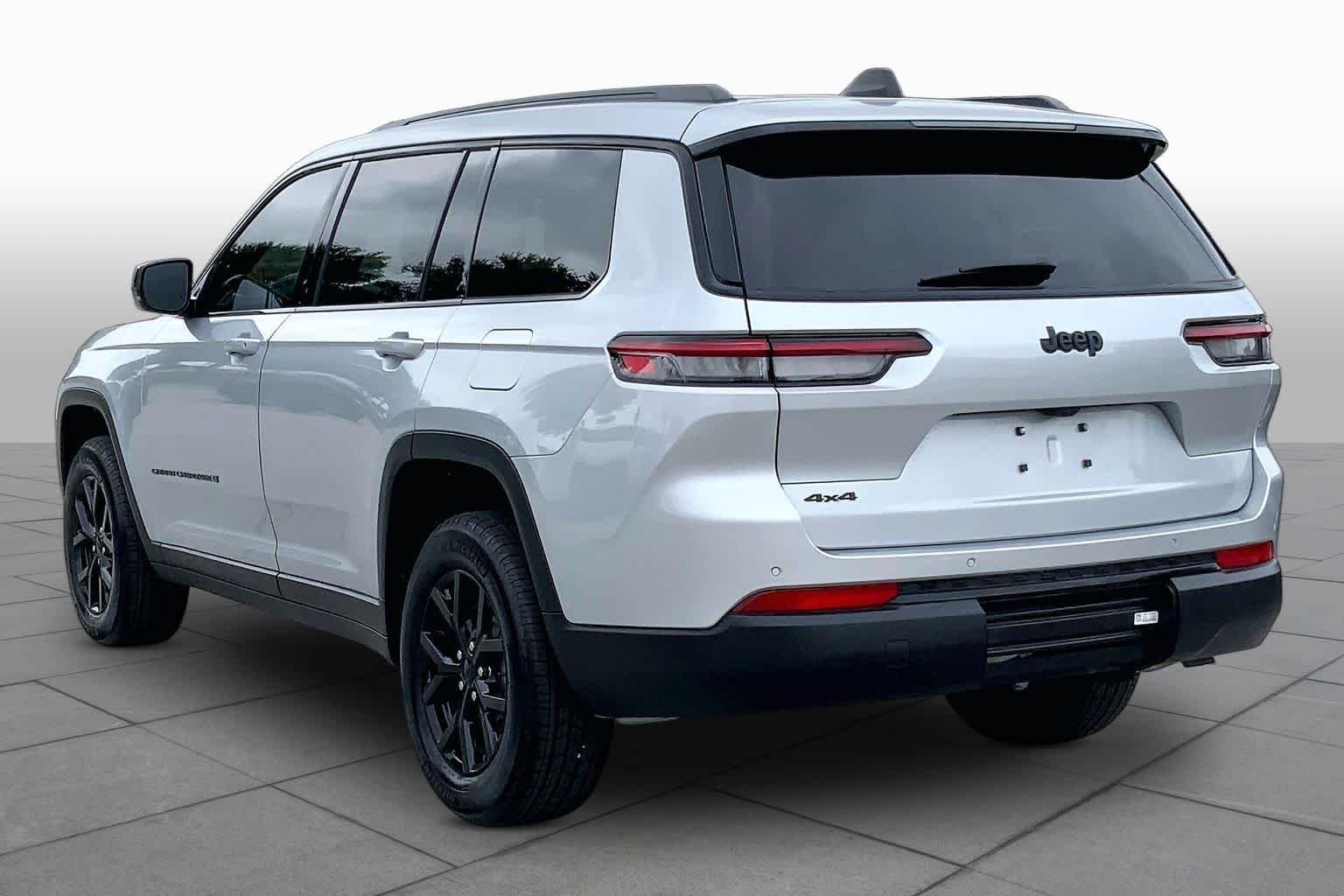 Used 2025 Silver Zynith Jeep Altitude X image 12
