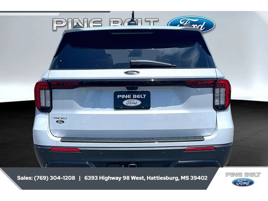 New 2026 Space White Metallic Ford ST-Line image 4