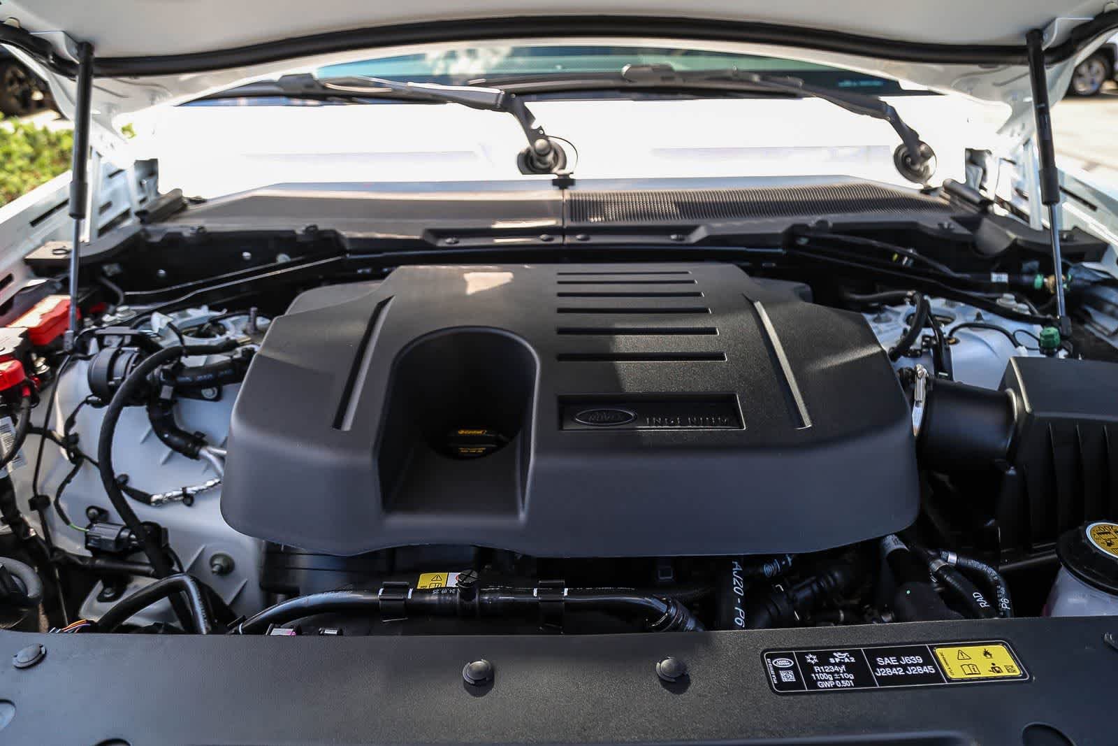 New 2026 Fuji White Land Rover X-Dynamic SE image 28