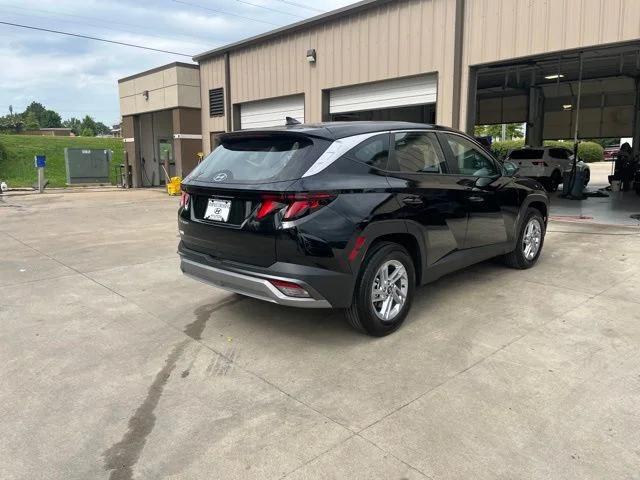 New 2026 Phantom Black Hyundai SE image 4
