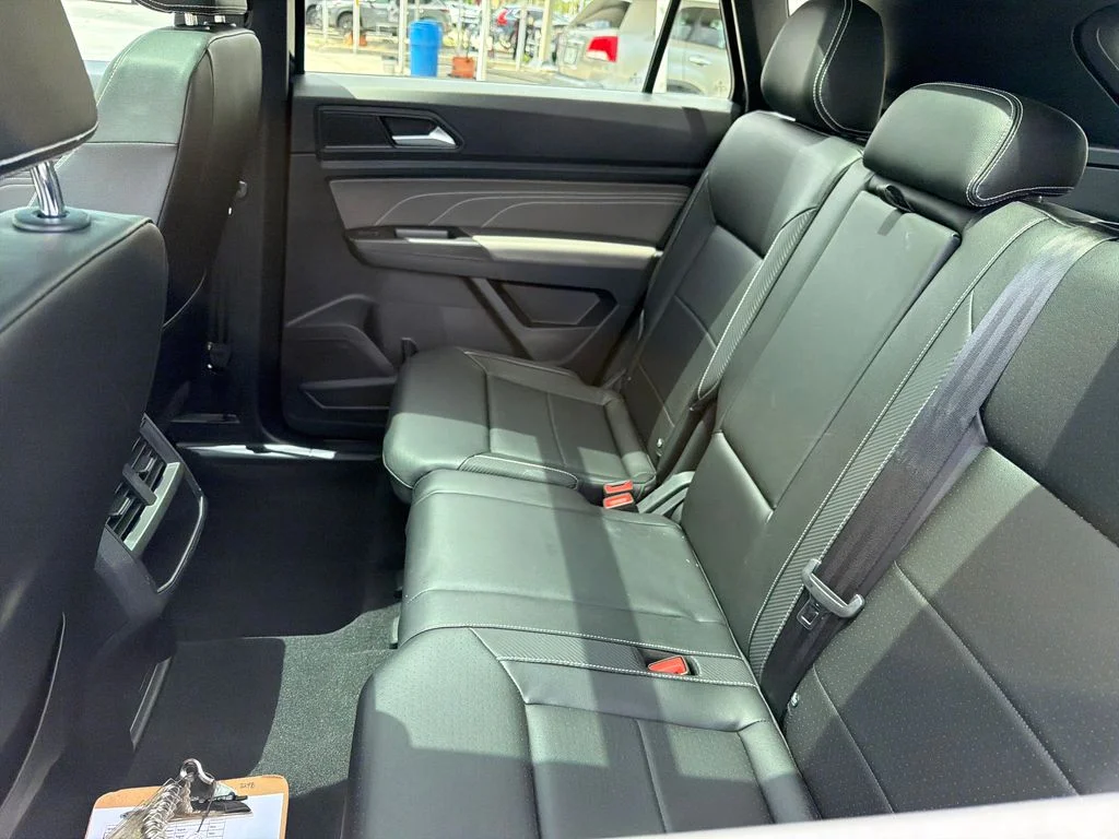 Used 2022  Volkswagen 2.0T SE w/Technology image 31