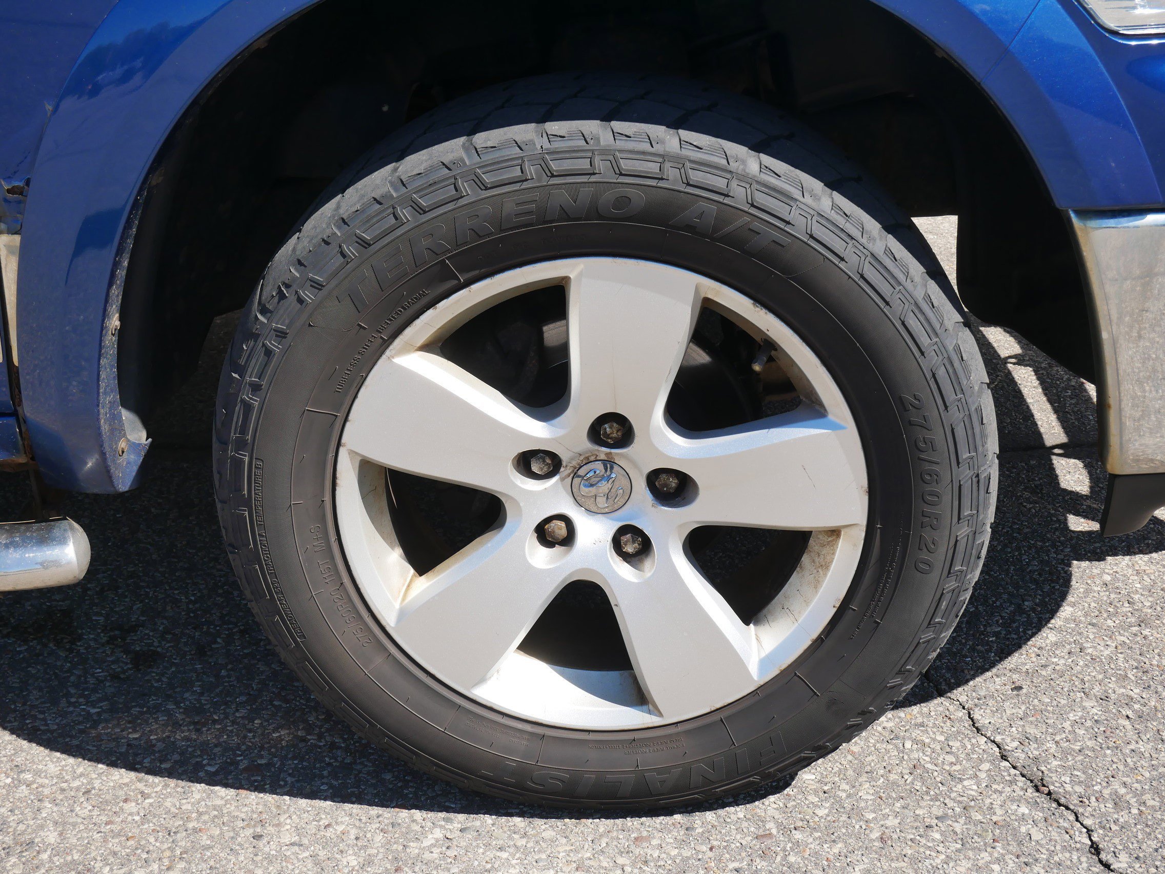Used 2010 Deep Water Blue Pearl Dodge SLT image 9
