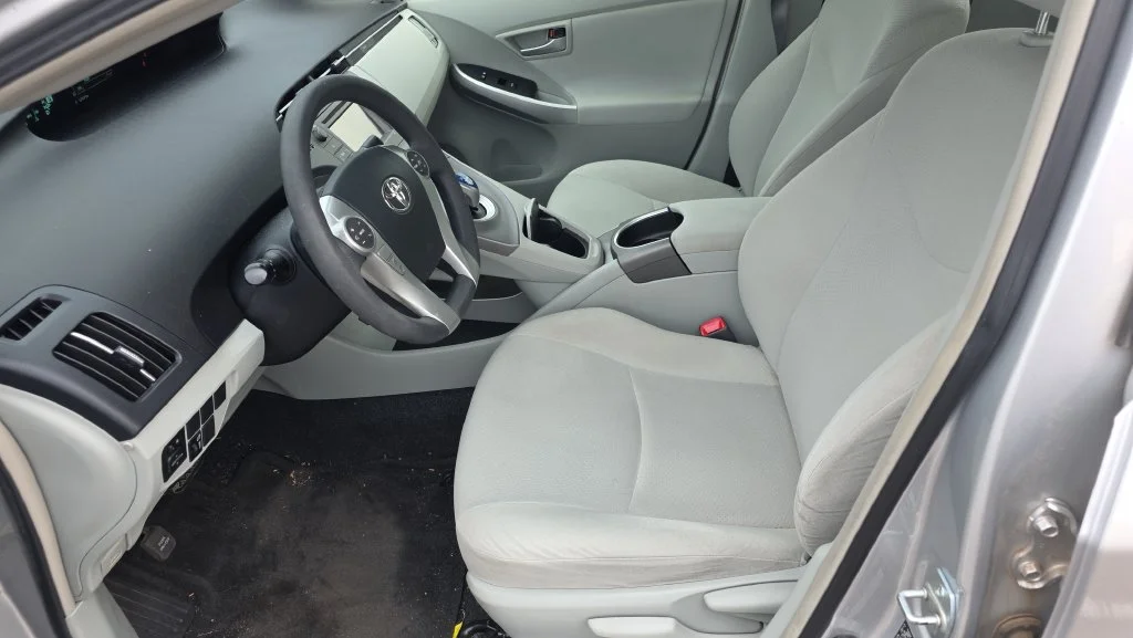 Used 2013 Silver Toyota Two image 18