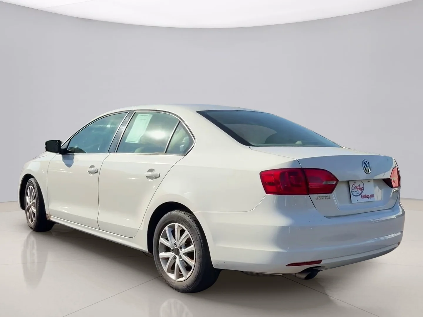 Used 2012 White Volkswagen SE image 3
