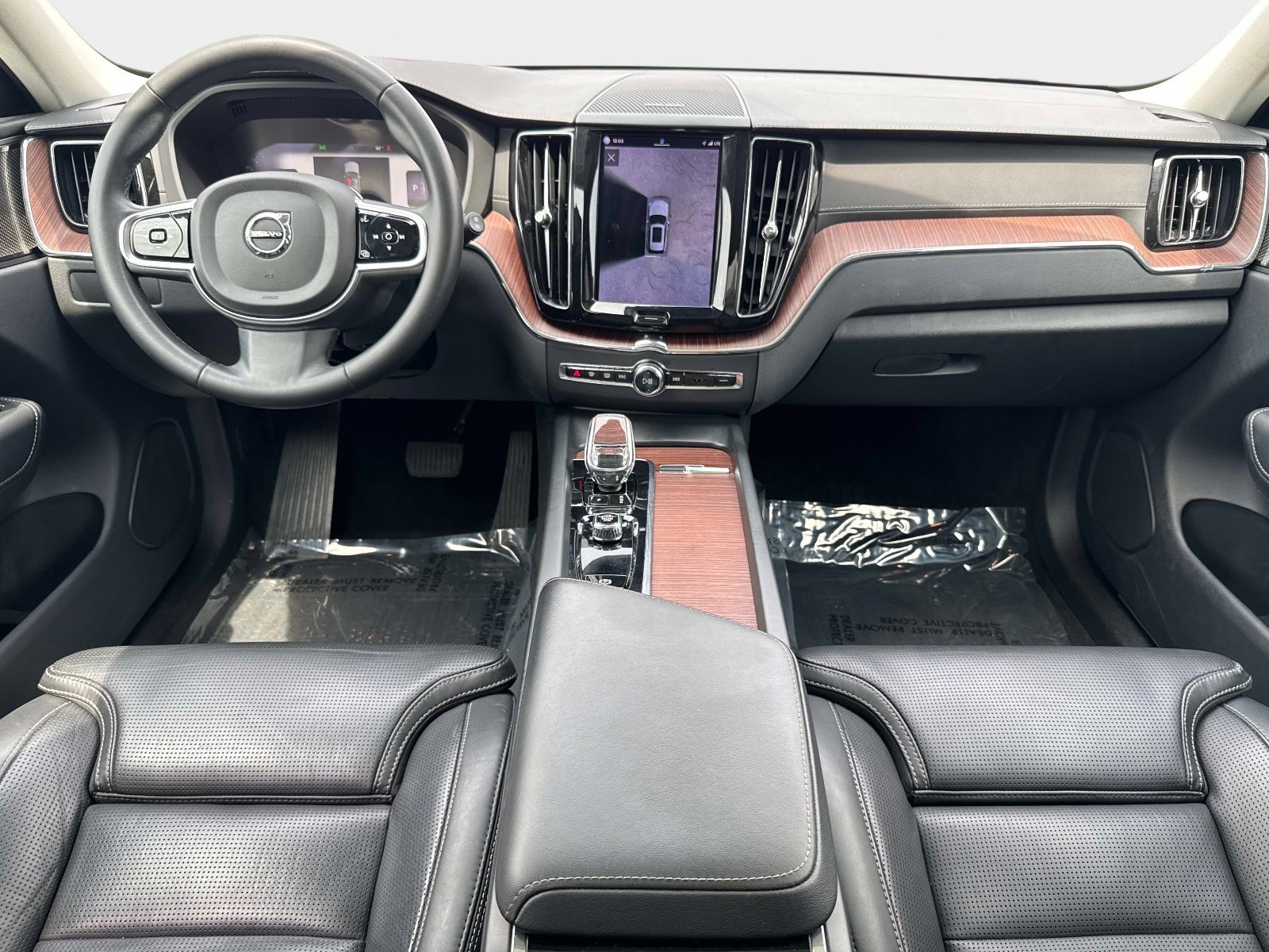 Used 2023 Crystal White Volvo Ultimate Bright Theme image 12