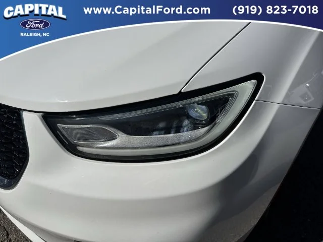 Used 2025 White Chrysler Select image 11