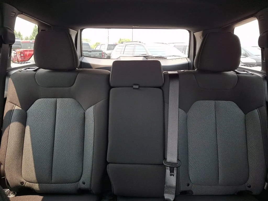 New 2026 Diamond Black Crystal Pearlcoat Jeep Laredo image 14
