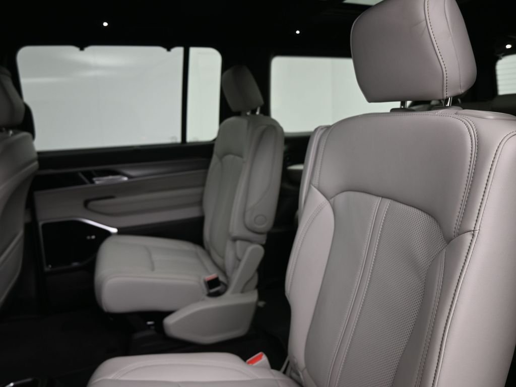 New 2026 High Gloss Black Exterior Paint Jeep Limited Reserve image 10