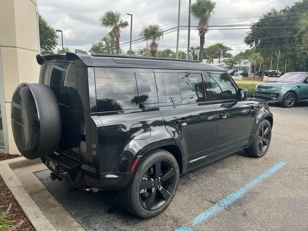 Certified Used 2026 Santorini Black Metallic Land Rover X-Dynamic SE image 6