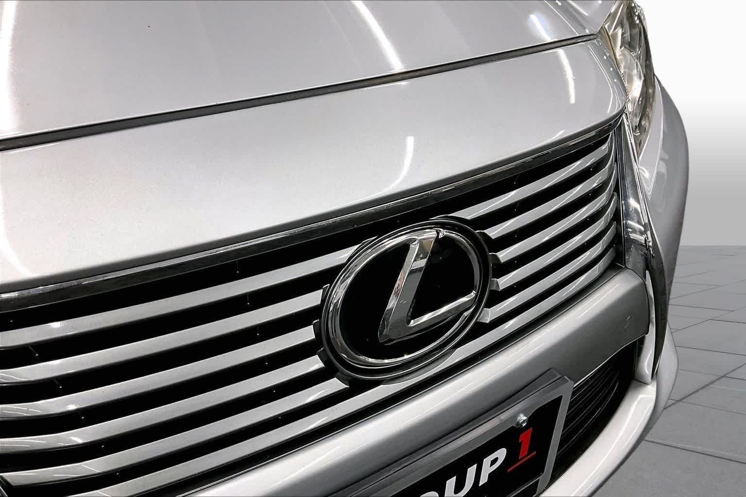 Used 2014 Silver Lining Metallic Lexus  image 29