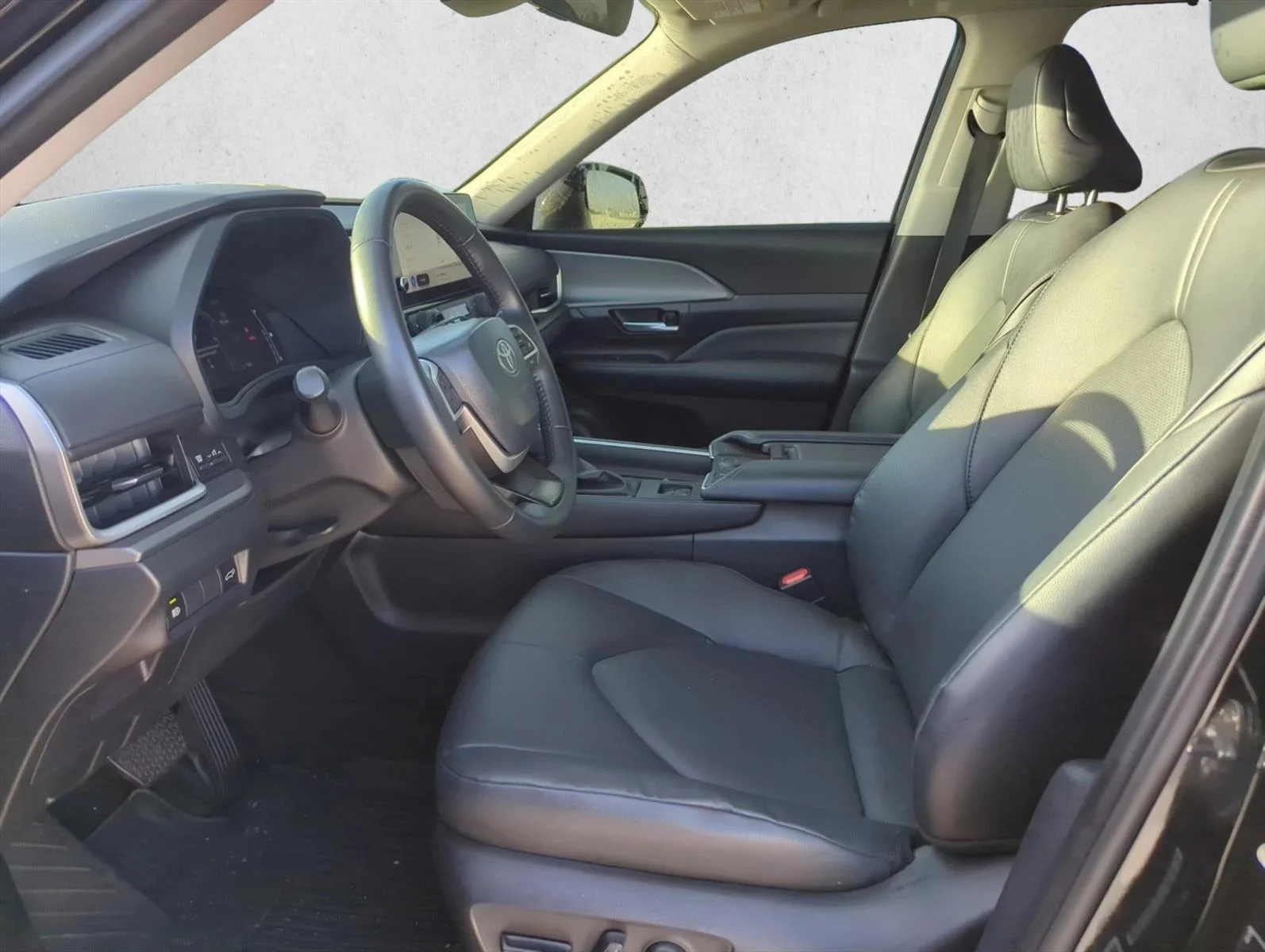 Used 2025 Midnight Black Metallic Toyota XLE image 12