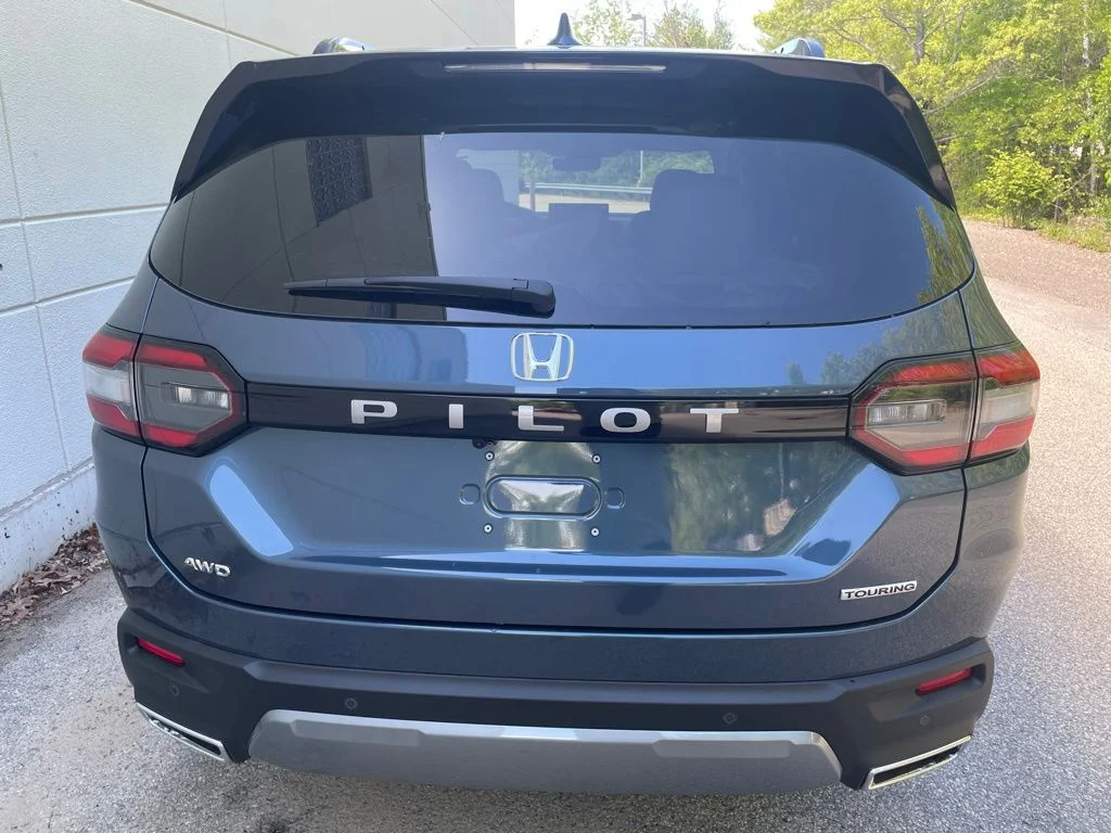 New 2026 Smoke Blue Pearl Honda Touring image 8