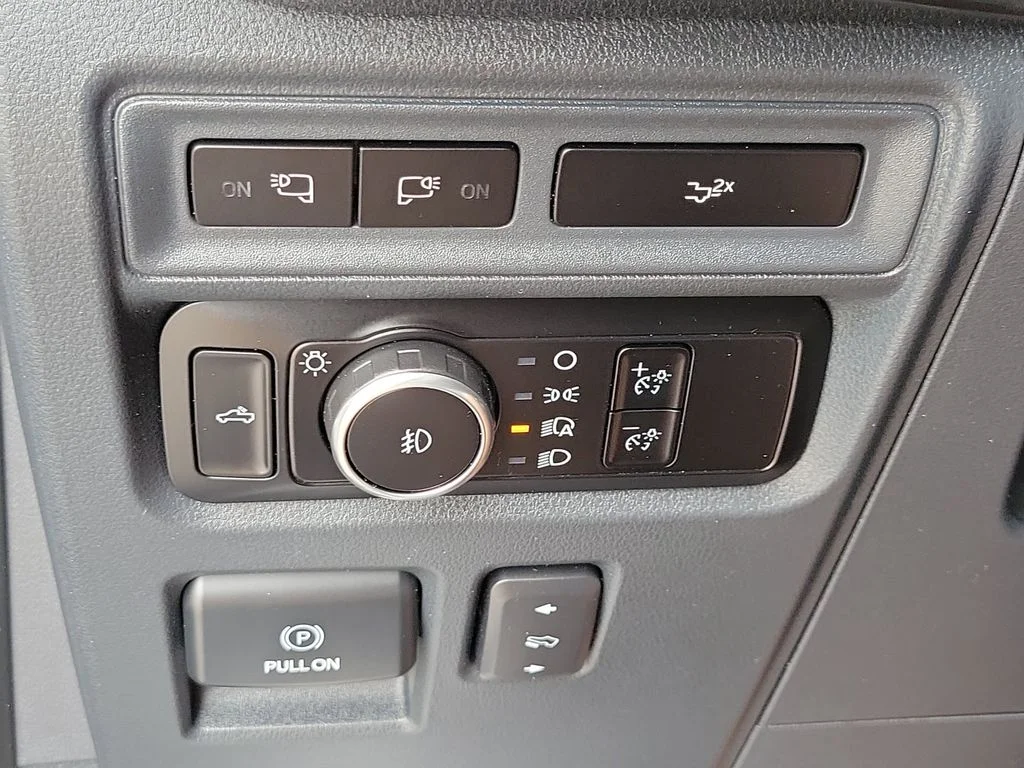 Used 2023 Black Ford XLT image 28