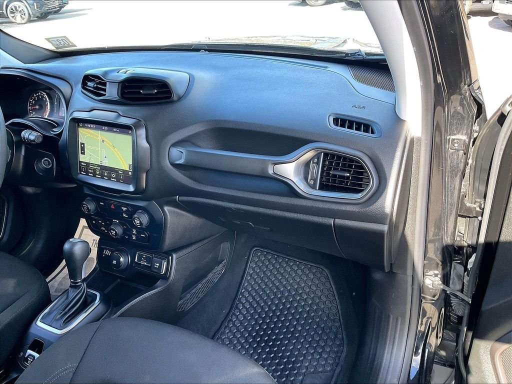 Used 2023 Black Clearcoat Jeep Latitude image 12