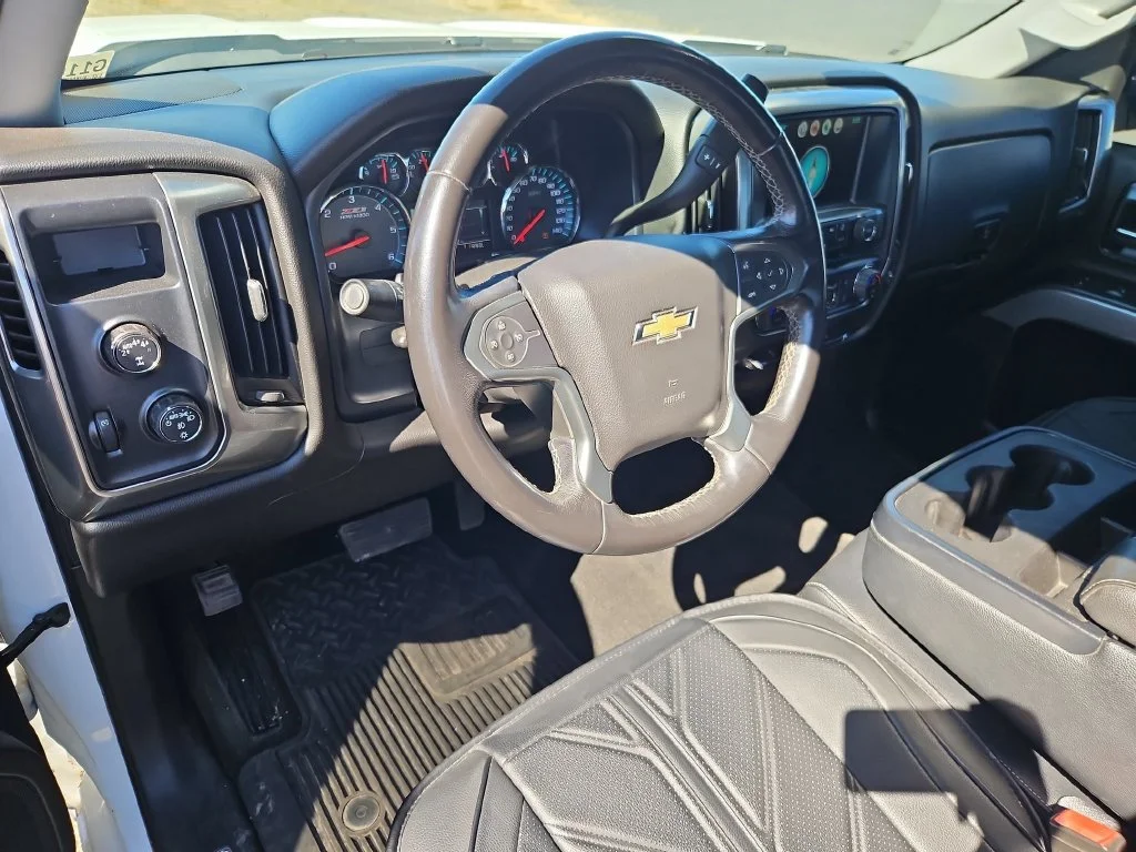 Used 2018 Summit White Chevrolet LT image 13