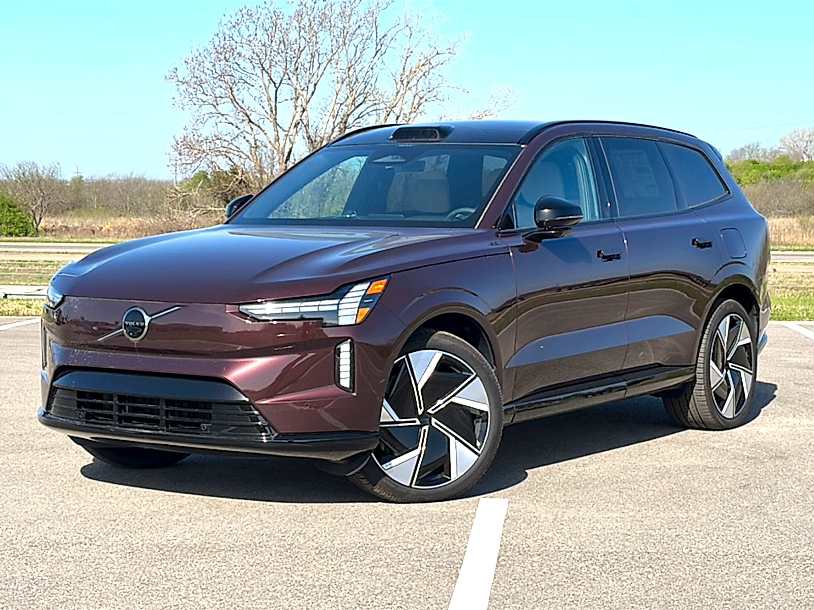 New 2025 Mulberry Red Volvo Ultra image 2