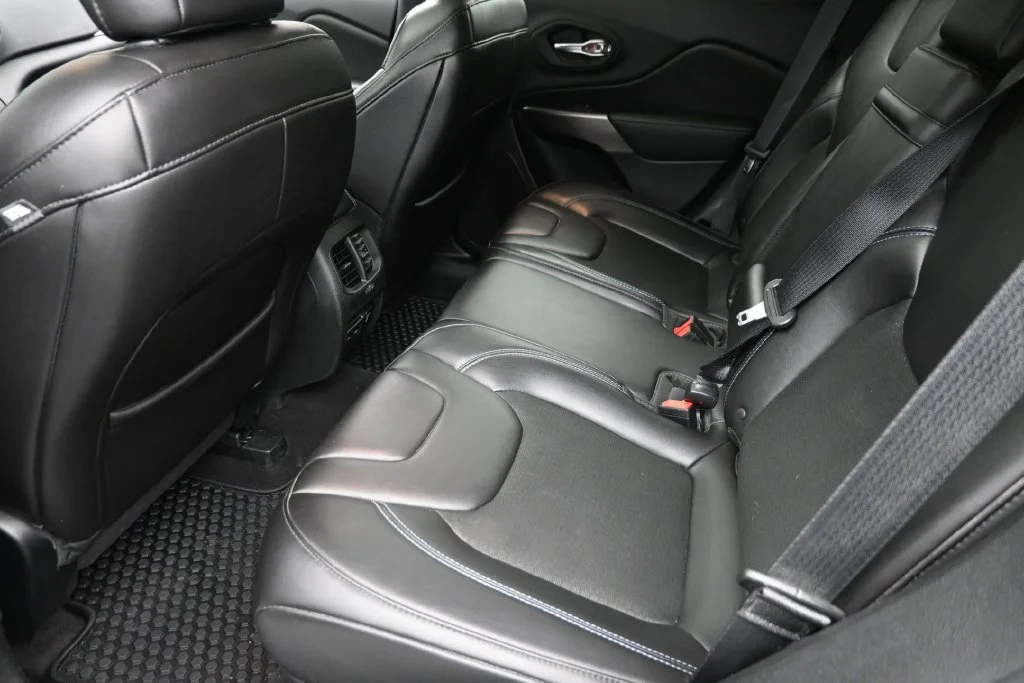 Used 2019 White Jeep Latitude Plus image 12