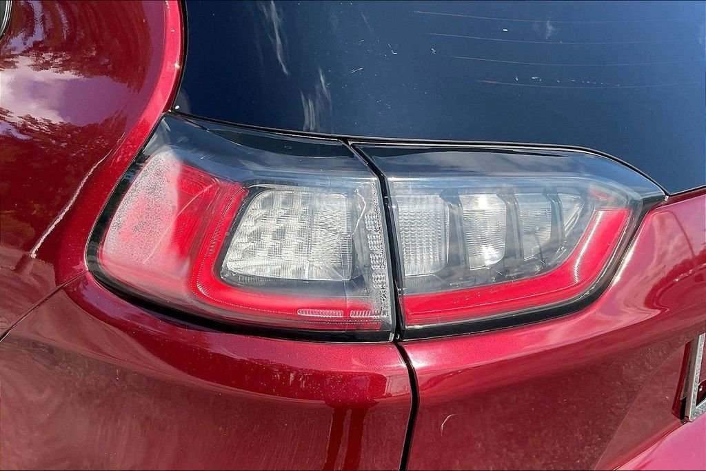Used 2020 Red Jeep Latitude image 26