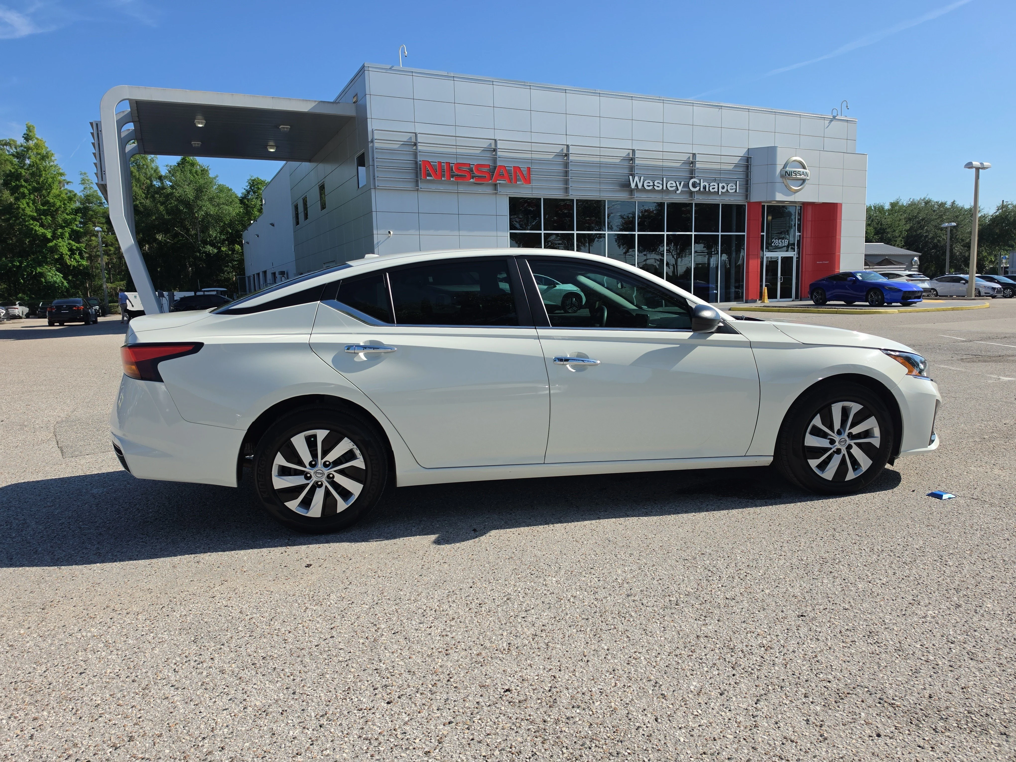 Certified Used 2025 Glacier White Nissan S image 9