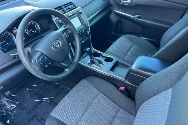 Used 2016 Silver Toyota LE image 10