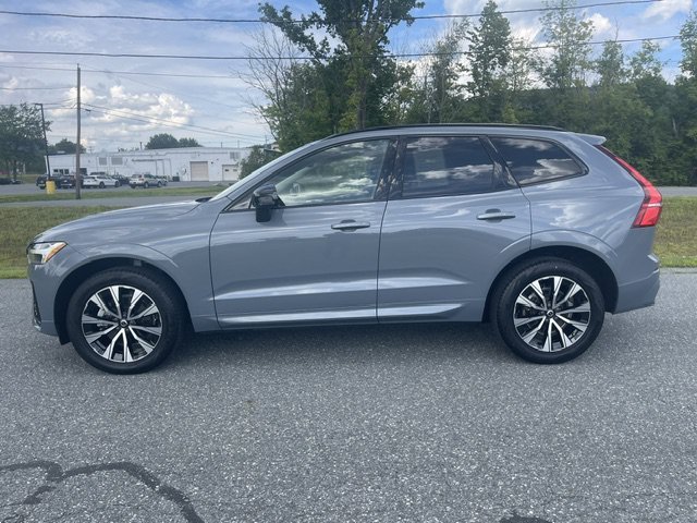 Used 2024 Gray Volvo Core Dark Theme image 2