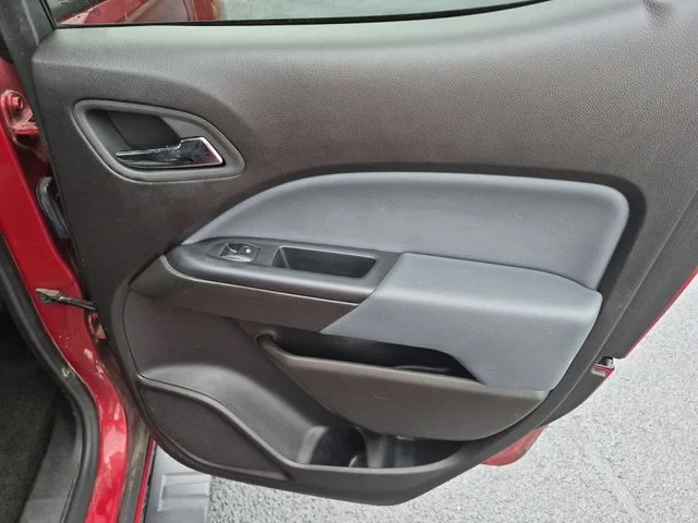 Used 2016 Red Chevrolet Z71 image 32