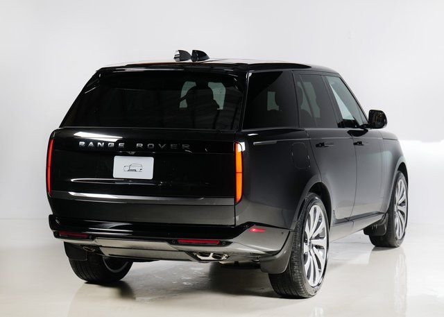 New 2026 Santorini Black Land Rover SE image 2