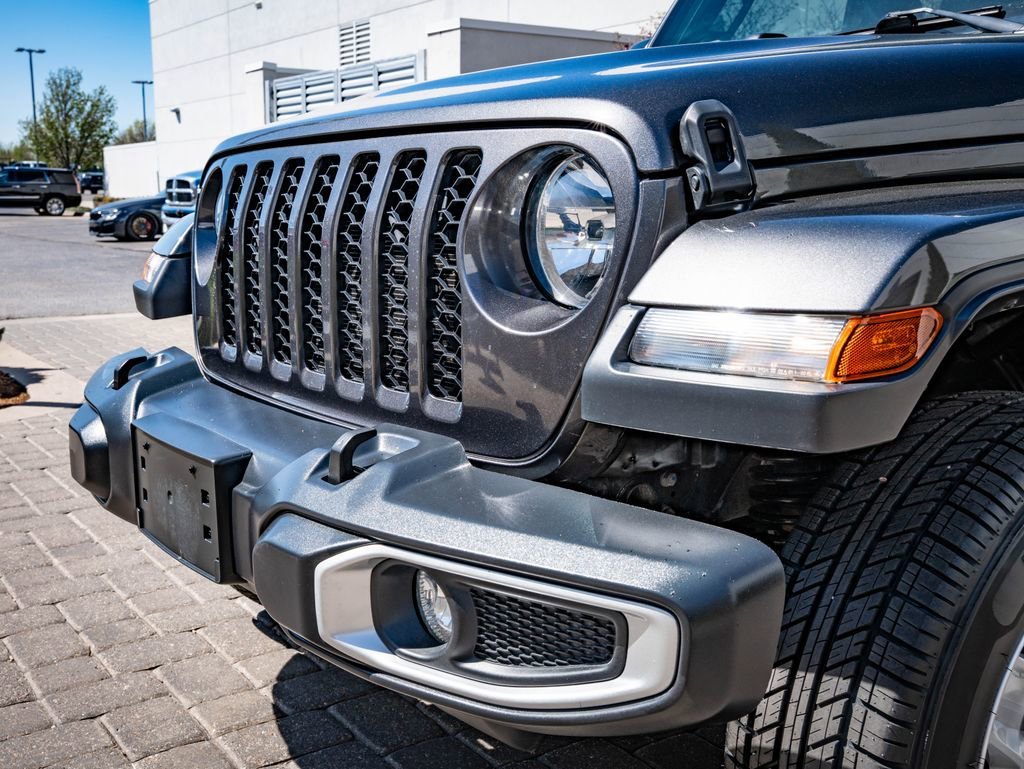 Used 2023 Granite Crystal Metallic Clearcoat Jeep Sport S image 3