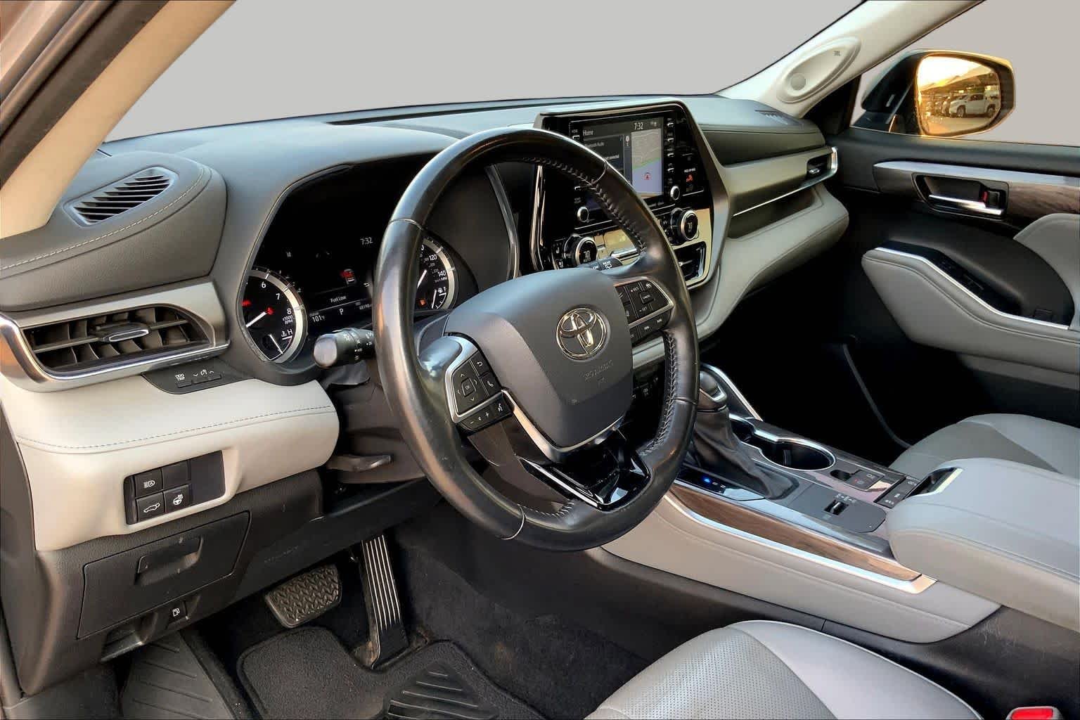 Used 2021 Moon Dust Toyota Limited image 18