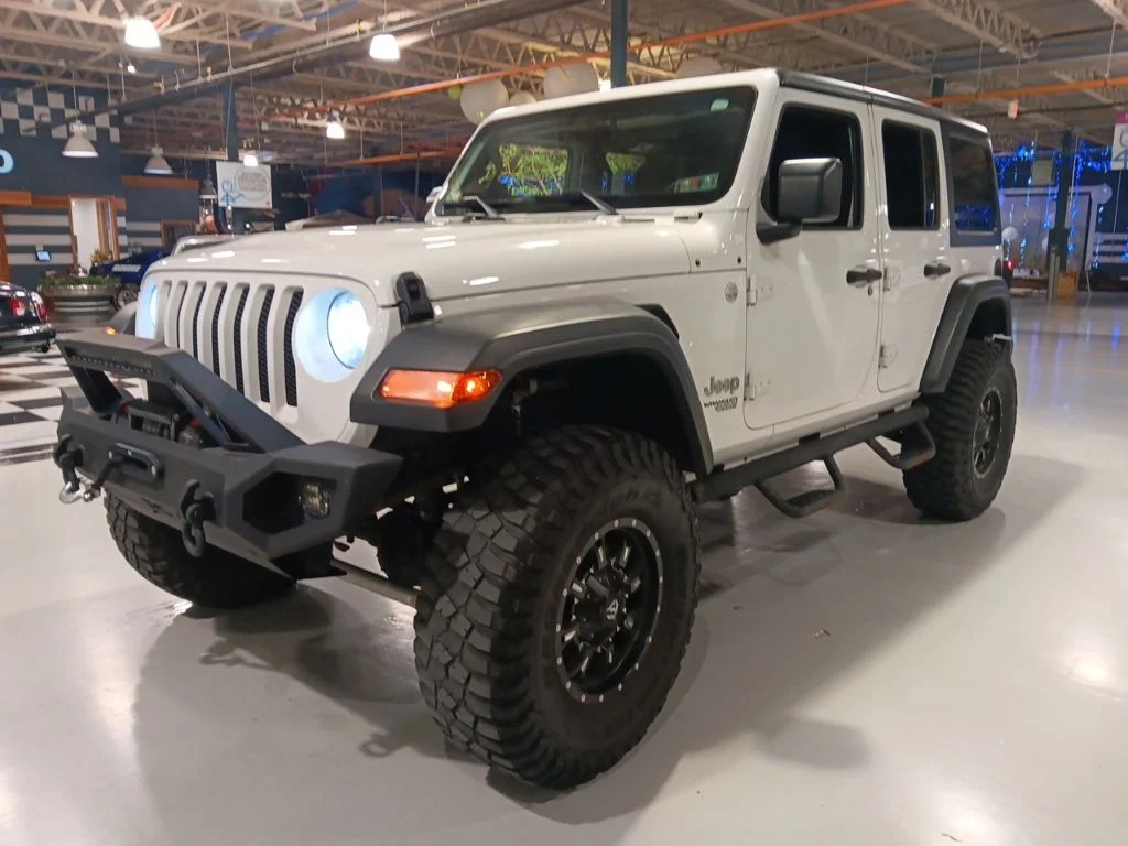 Used 2019 Bright White Clearcoat Jeep Unlimited Sport S image 3