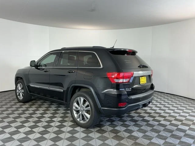 Used 2013 Brilliant Black Crystal Pearl Jeep Laredo image 7