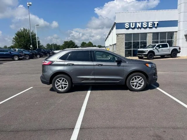 Used 2024 Carbonized Gray Metallic Ford  image 2