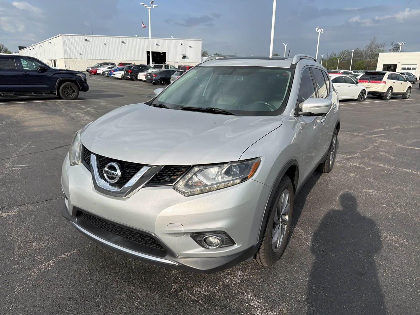 Used 2015 Nissan Rogue SL with VIN 5N1AT2MV9FC798952 for sale in Lima, OH
