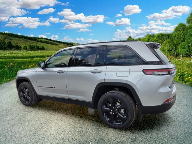 New 2026 Silver Zynith Exterior Paint Jeep Limited image 4