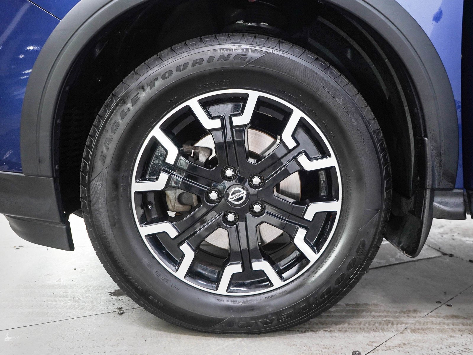 Used 2020 Caspian Blue Metallic Nissan 4x4 SV image 33