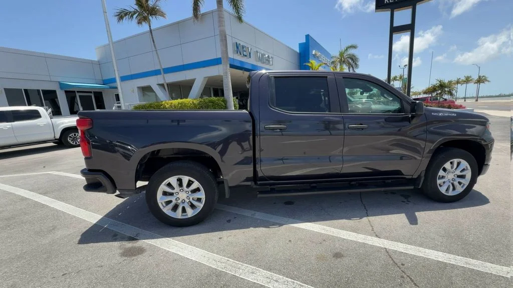 Used 2023 Gray Chevrolet Custom image 9
