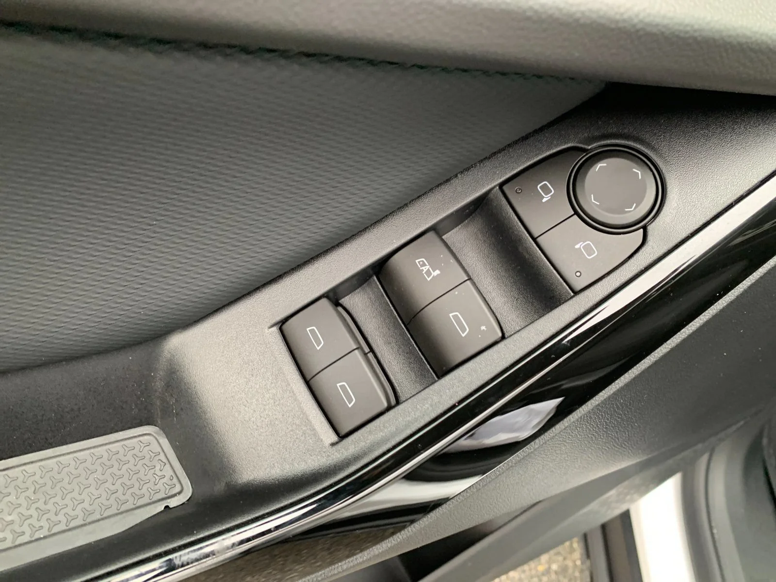 2026 Chevrolet Equinox LT - Photo 11