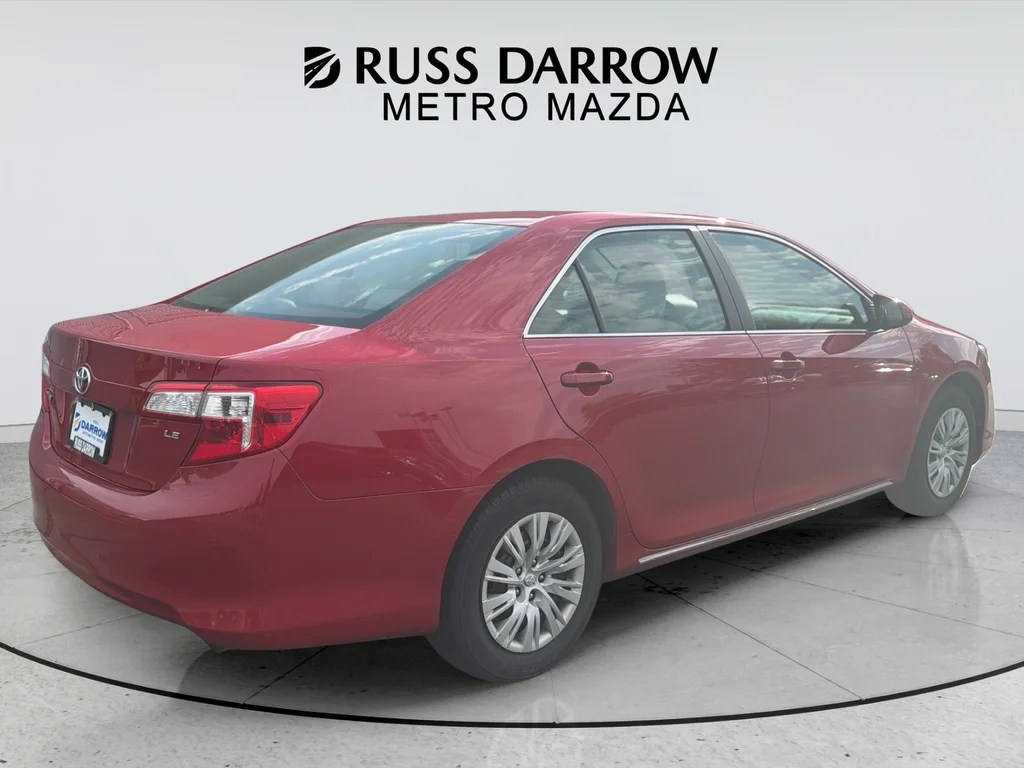 Used 2014 Red Toyota LE image 5