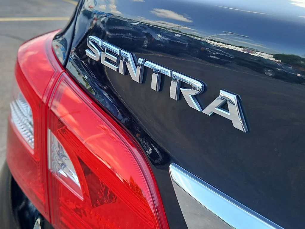 Used 2019 Black Nissan S image 7