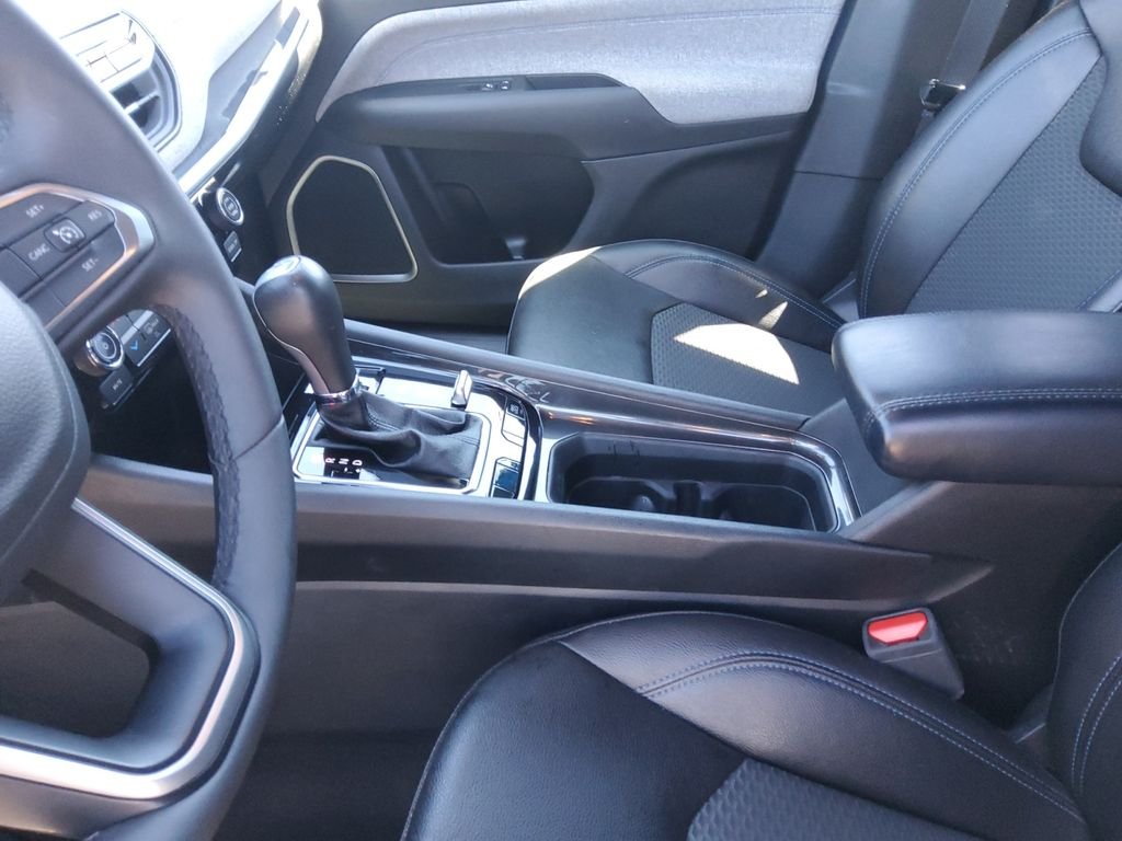 Used 2024 Blue Jeep Latitude image 23