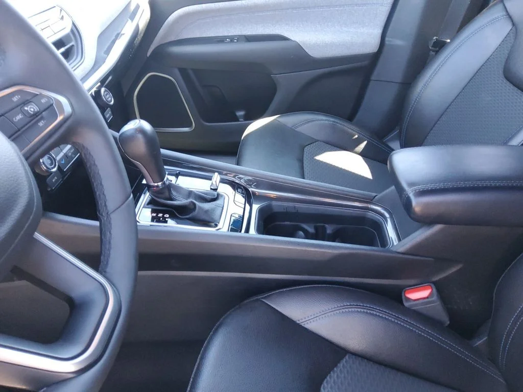 Used 2024 Blue Jeep Latitude image 23