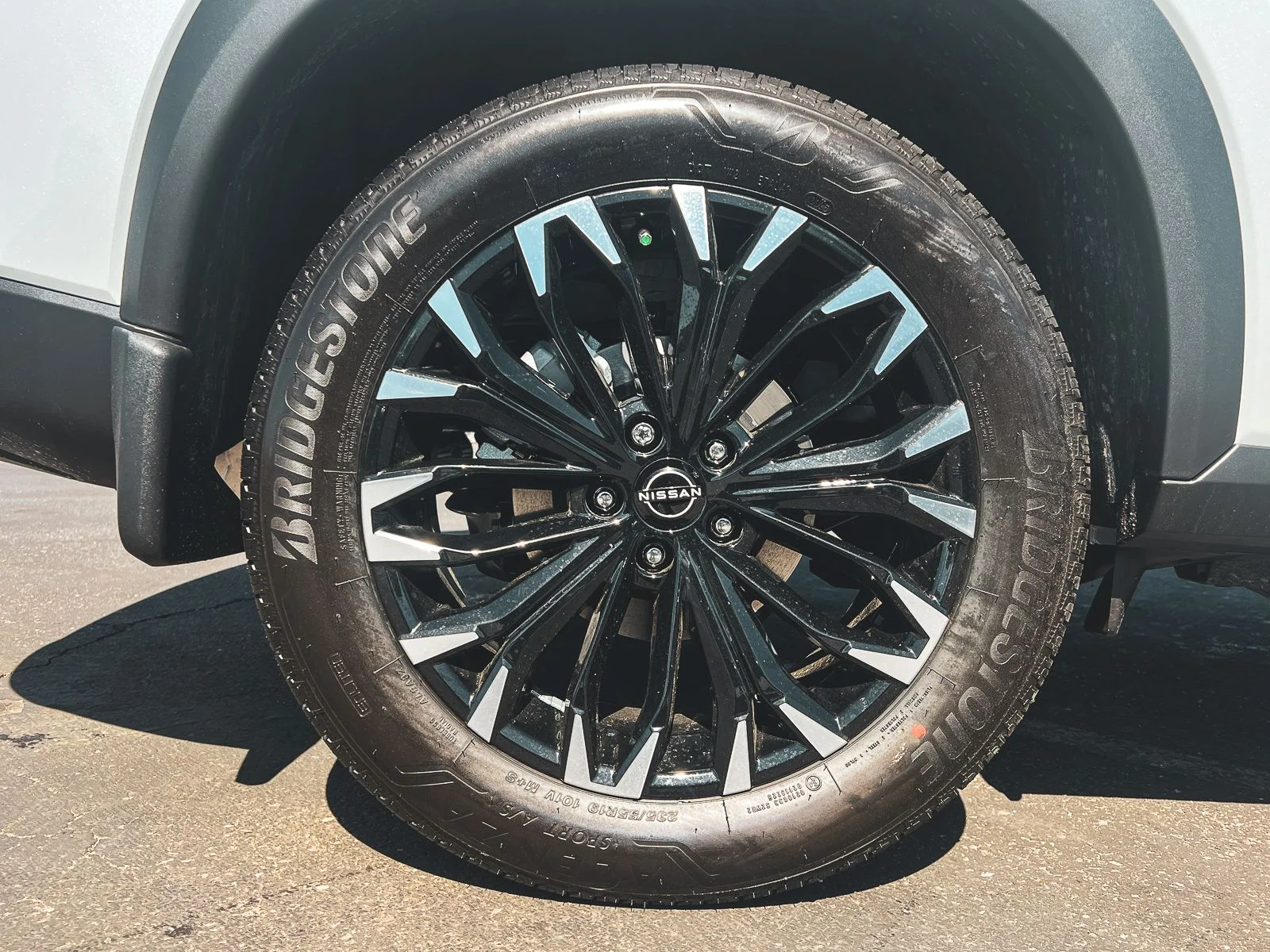 New 2026 Everest White Pearl TriCoat Nissan Dark Armor™ image 3