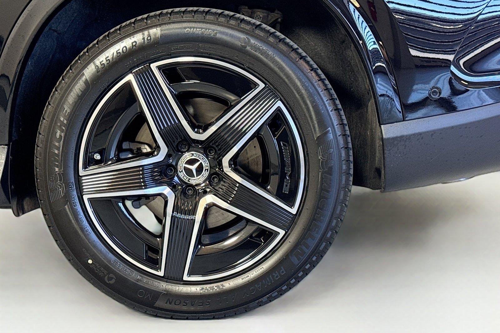 New 2026 Black Mercedes-Benz GLC 300 image 28